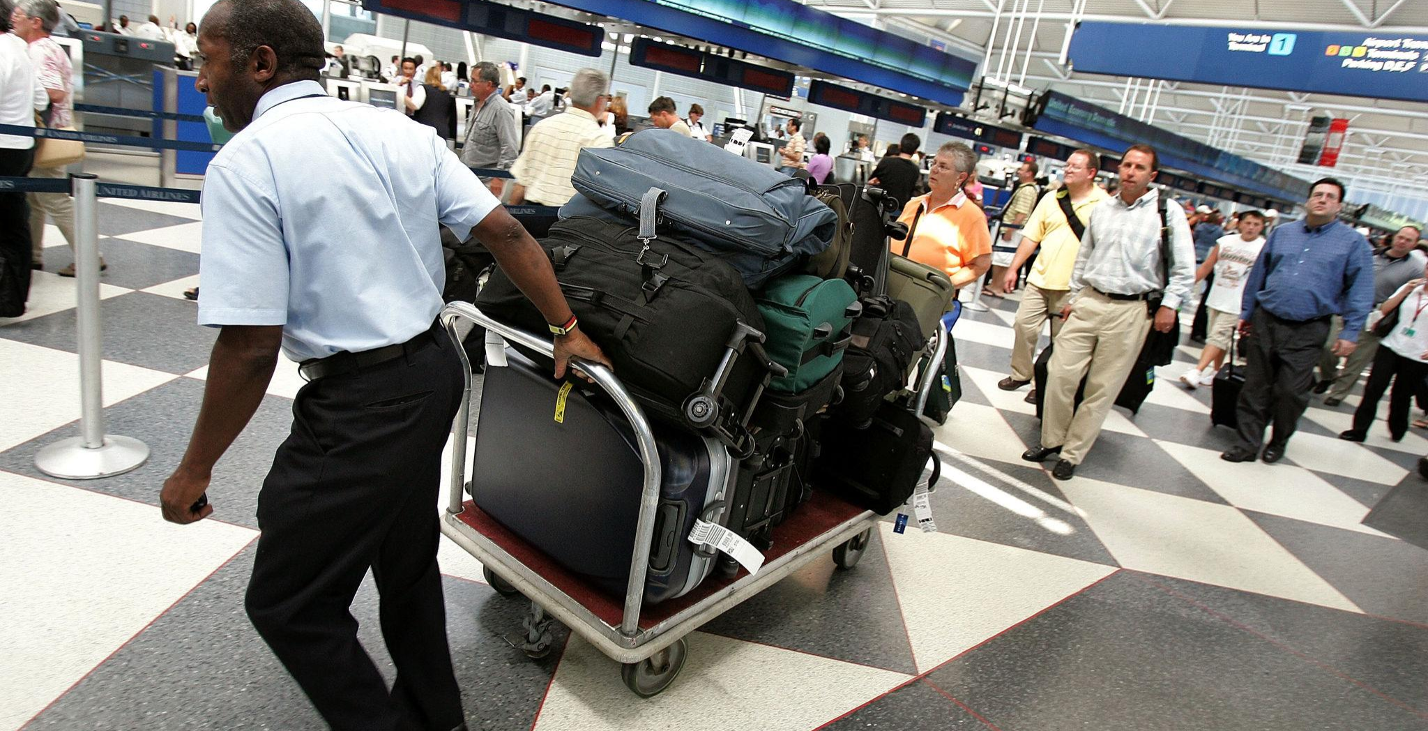 United Airlines Baggage Policy 2026: Fees & Carry-On Rules
